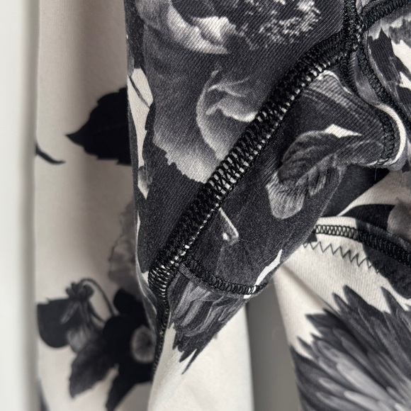 lululemon athletica Monochrome Floral Utility Jacket - Picture 8 of 9